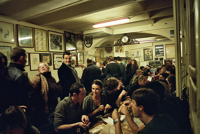 Lively crowd - Osteria del Sole (www.ilfattoquotidiano.it)